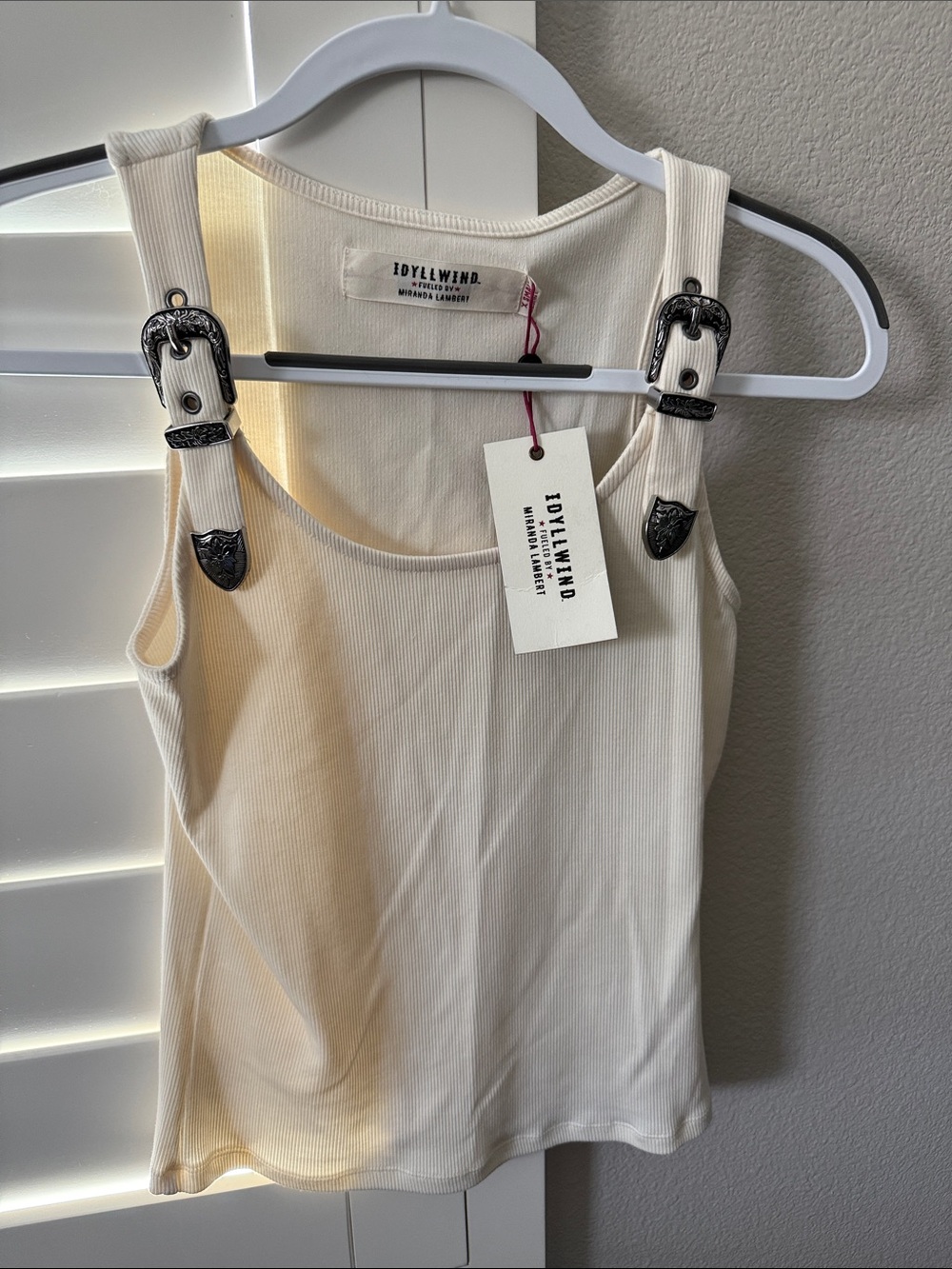 Idyllwind NWT Cream Ribbed Tank with Silver Western Buckles